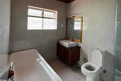 5 Bed House with En Suite at Nyari