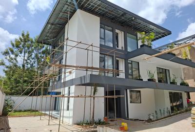 5 Bed Townhouse with En Suite in Lavington