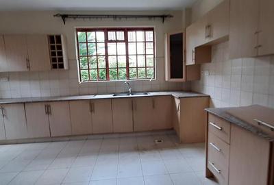 4 Bed Townhouse with En Suite at Kabarsiran Road