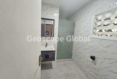 4 Bed House with En Suite in Rosslyn
