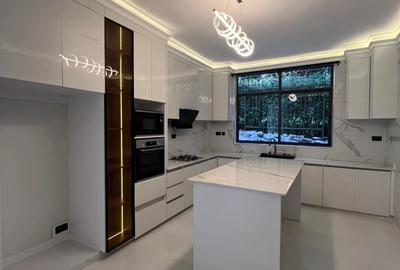 6 Bed House with En Suite at Marula Road - 3