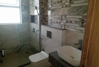 2 Bed Apartment with En Suite at 4 Ave