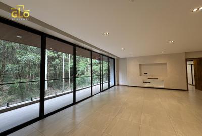 4 Bed Apartment with En Suite in Spring Valley