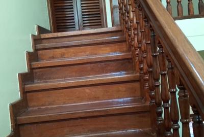 5 Bed Townhouse with En Suite in Westlands Area