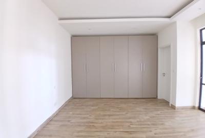 3 Bed Apartment with En Suite at Riverside Drive - 2