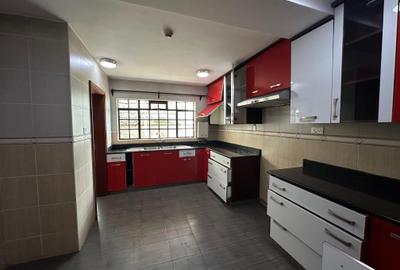 4 Bed House with En Suite at Lavington
