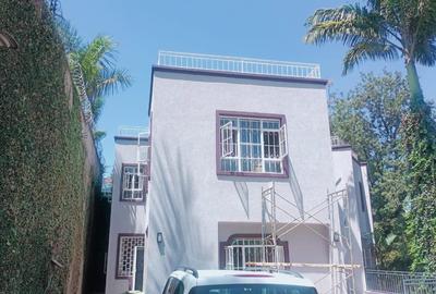 4 Bed Townhouse with En Suite in Westlands Area