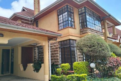 5 Bed Townhouse with En Suite at Lavington - 3