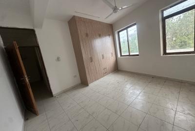 2 Bed Apartment with En Suite at Links Road