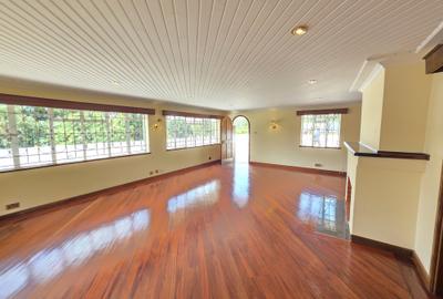 10 Bed House with En Suite in Lavington - 4