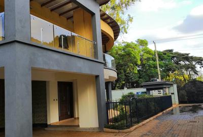 5 Bed Villa with En Suite at Lavington