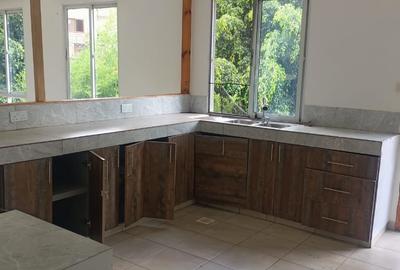 4 Bed Townhouse with En Suite in Spring Valley