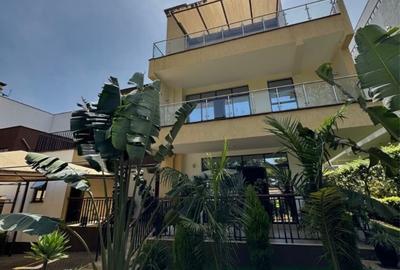 5 Bed House with En Suite at Nyari