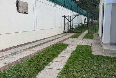 7 Bed House with En Suite in Runda - 2