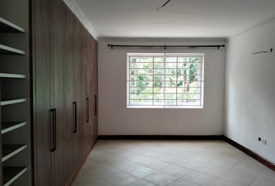 5 Bed Townhouse with En Suite in Rosslyn - 3