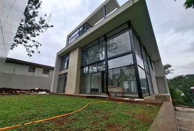 6 Bed Townhouse with En Suite in Lavington