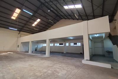 8,700 ft² Warehouse with Parking in Ruaraka