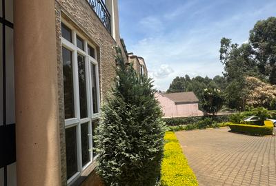 5 Bed Townhouse with En Suite at Lavington - 3