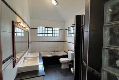 4 Bed Townhouse with En Suite at Peponi Road - 3