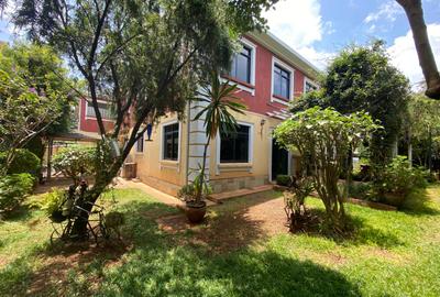 5 Bed Townhouse with En Suite in Lavington