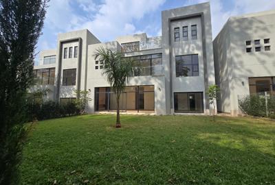5 Bed House with En Suite in Lavington