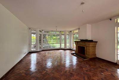 5 Bed Townhouse with En Suite in Rosslyn - 2