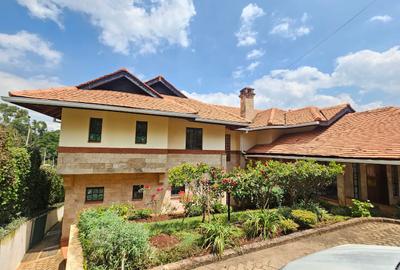 5 Bed House with En Suite in Nyari