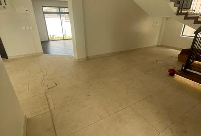 5 Bed Villa with En Suite in Lavington - 3