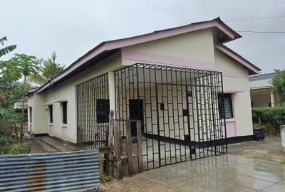 3 Bed House with En Suite at Bombolulu