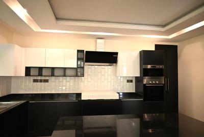 5 Bed Townhouse with En Suite in Lavington