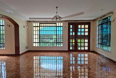4 Bed Townhouse with En Suite at Off Convent Dr