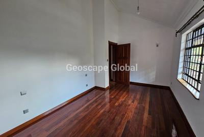 4 Bed Townhouse with En Suite in Spring Valley - 3