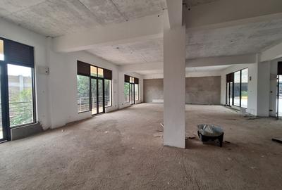 1,532 ft² Commercial Property with Service Charge Included in Thome - 4