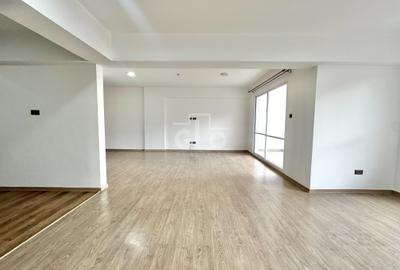 4 Bed Apartment with En Suite in Parklands