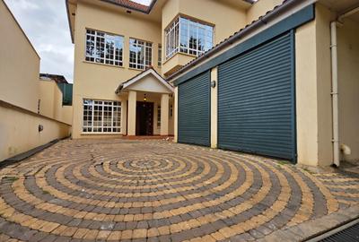 4 Bed Villa with En Suite in Kyuna - 2