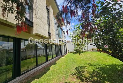 5 Bed Townhouse with En Suite in Spring Valley - 3