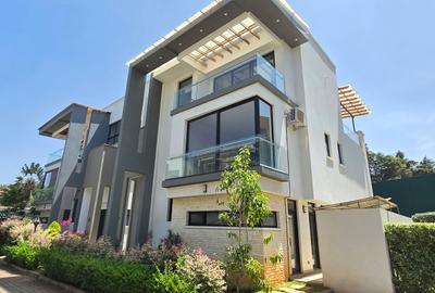 5 Bed Townhouse with En Suite at Lavington Green - 2