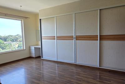 4 Bed Apartment with En Suite at Parklands - 4