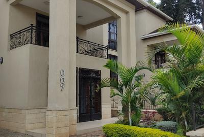 5 Bed Townhouse with En Suite at Lavington - 2