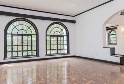 4 Bed Villa with En Suite at Riverside - 4