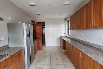 4 Bed Townhouse with En Suite in Runda