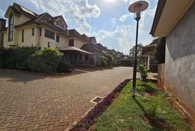 4 Bed Villa with En Suite at Runda