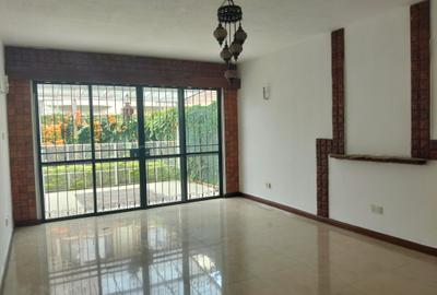 4 Bed Townhouse with En Suite in Westlands Area