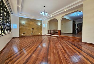 5 Bed Townhouse with En Suite at Lavington - 2