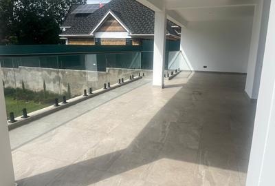 5 Bed House with En Suite in Runda