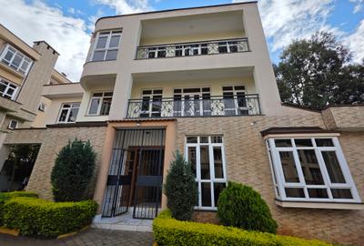 5 Bed Townhouse with En Suite in Lavington - 2