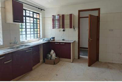 4 Bed Townhouse with En Suite in Lavington