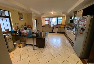 5 Bed House with En Suite in Runda - 3