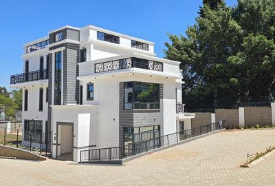 5 Bed Townhouse with En Suite at Lavington Green - 3