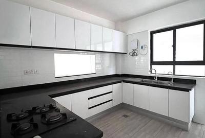 4 Bed Apartment with En Suite at Valley Arcade